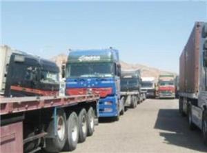 سائقو شاحنات نقل الفوسفات يعتصمون احتجاجاً على حصص الشاحنات