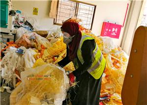 النفايات.. مصدر قلق في الأردن يتحول الى فرصة ذهبية لسيدات في الشونة