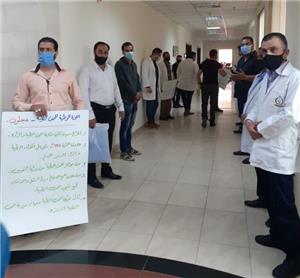 عاملون في المهن الطبية المساندة يهددون بالإضراب عن العمل