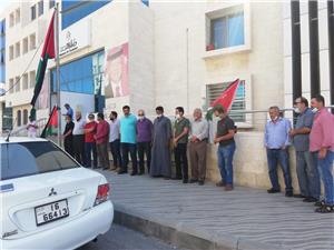 موظفو الشركة الأردنية السورية للنقل البري يعتصمون أمام 