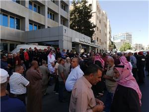 متقاعدو الفوسفات يحشدون المئات في عمّان 