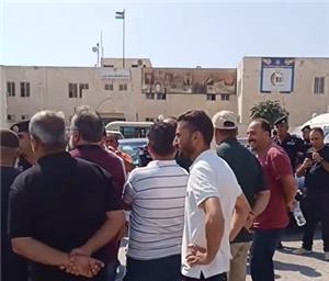 الأمن يوقف معلمين بجرش أثناء اعتصامهم أمام مديرية التربية