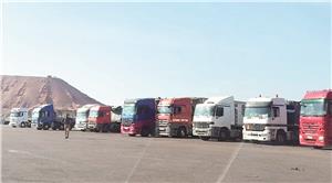 مالكو وسائقو شاحنات النقل بالمملكة يواصلون إضرابهم لليوم الثاني