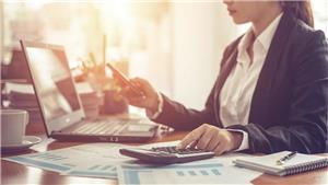 تقرير لمركز الفينيق يدعو لإصلاحات لتعزيز العدالة الاقتصادية للمرأة